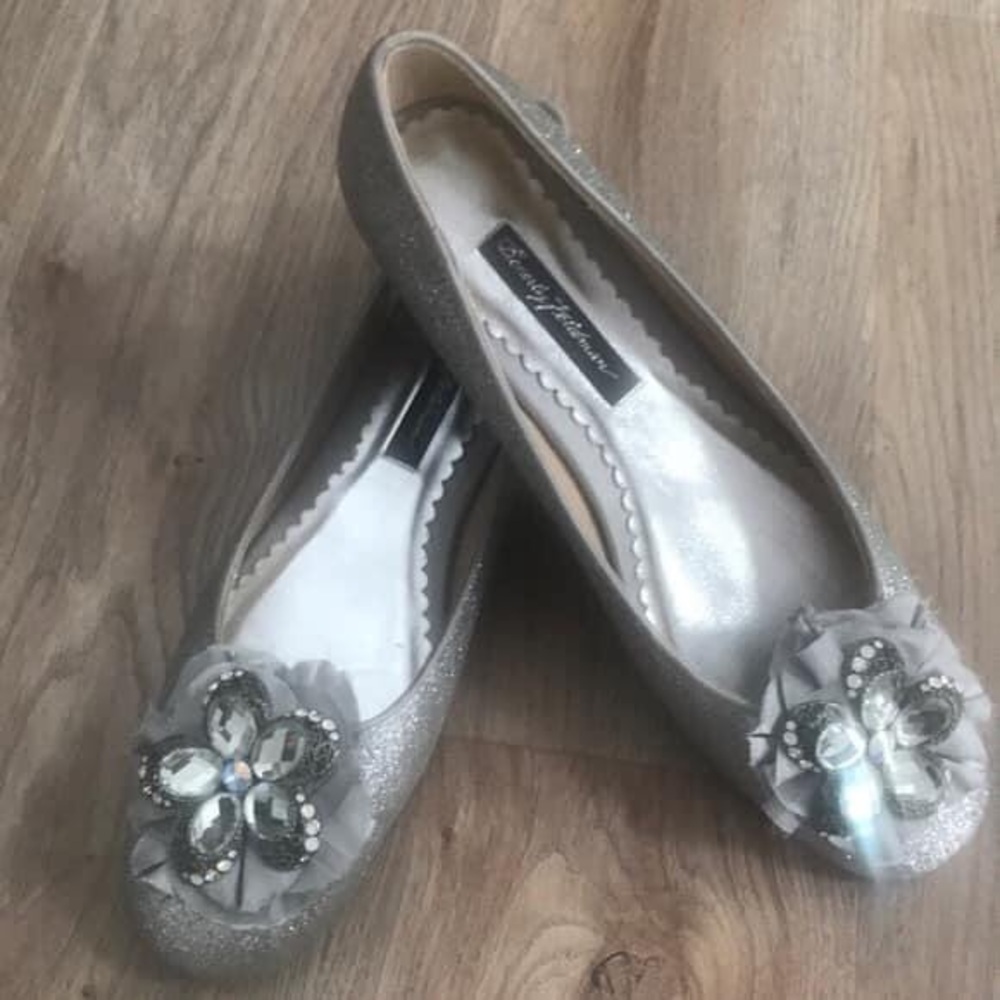 {Anthro} Beverly Feldman Silver flats